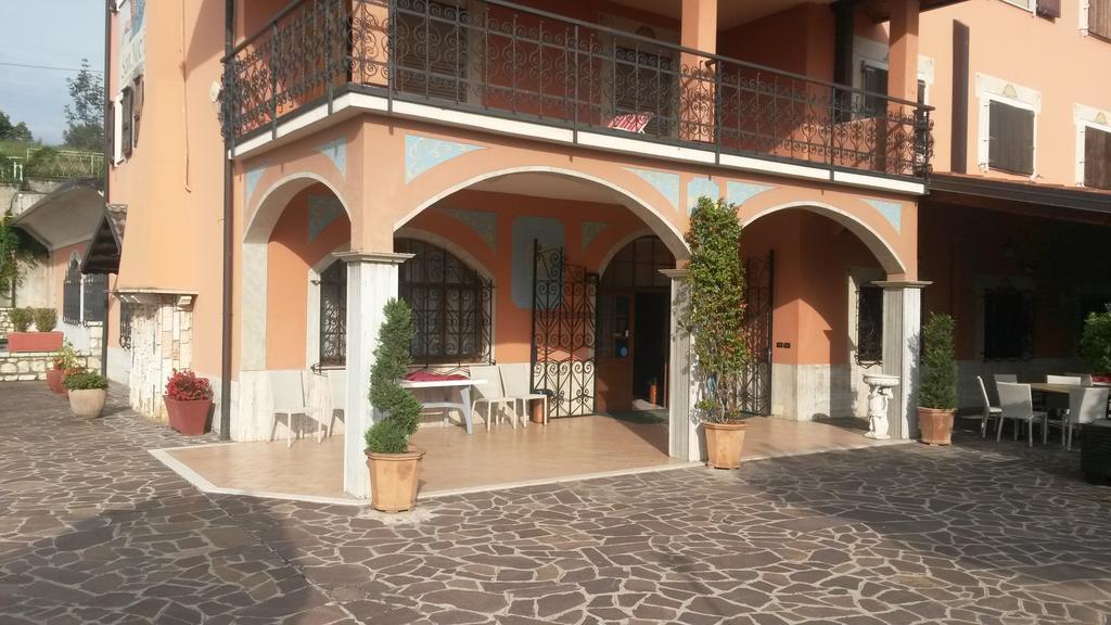 Ristorante Albergo San Michele Ome Buitenkant foto