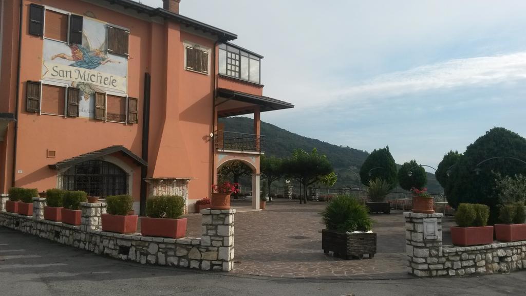 Ristorante Albergo San Michele Ome Buitenkant foto